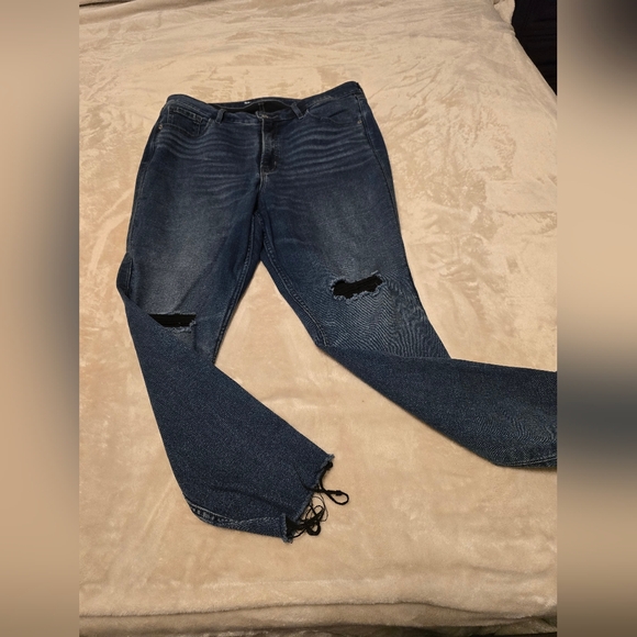 Old Navy Rockstar Extra High-Rise Super Skinny Jeans 16 - Picture 1 of 5